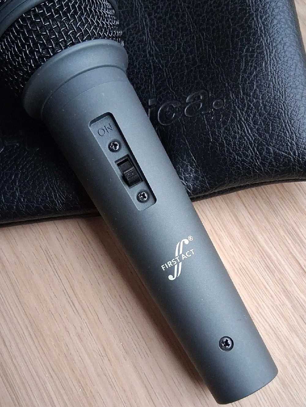 1st Act Wired Handheld Microphone with Cable – Black